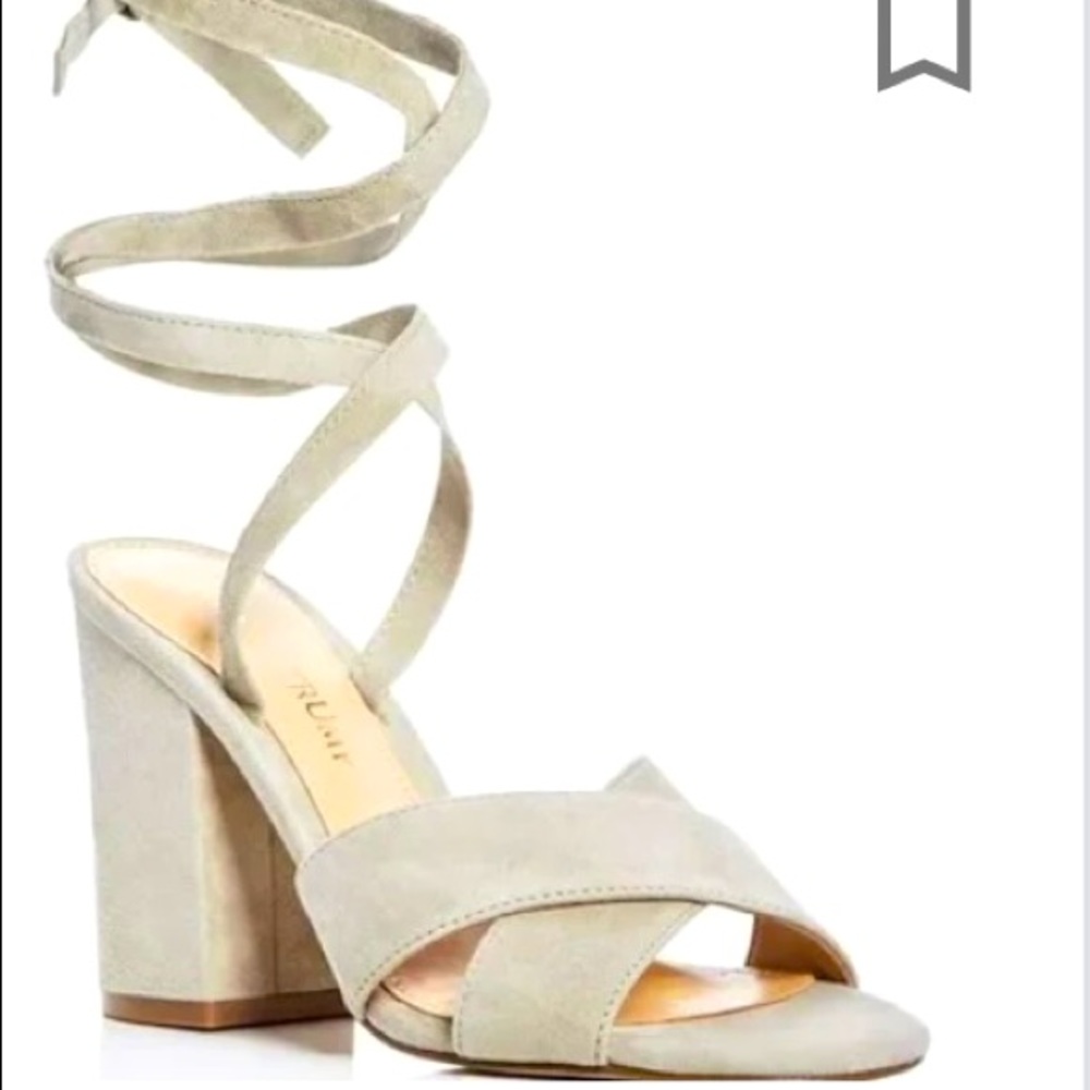 Ivanka Trump Kuriel size 8.5 NWT